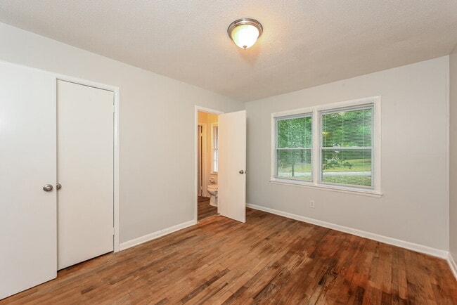 Building Photo - 3639 Telstar Dr