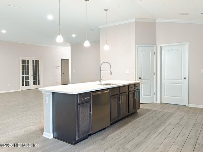 Building Photo - 353 Ponderosa Dr