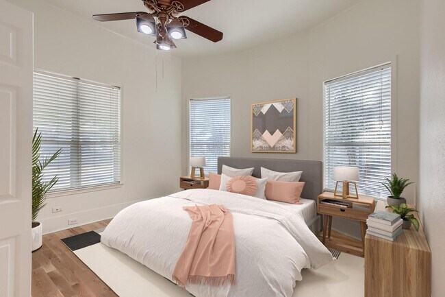 Building Photo - Updated & charming Lavaca home with large fenced yard