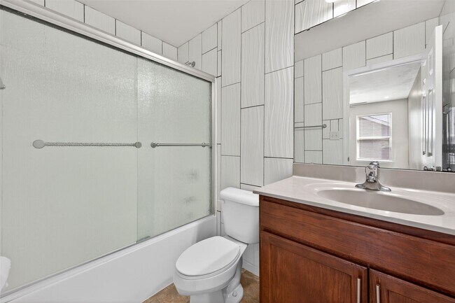 Building Photo - 3501 Charlestowne Crossing Dr