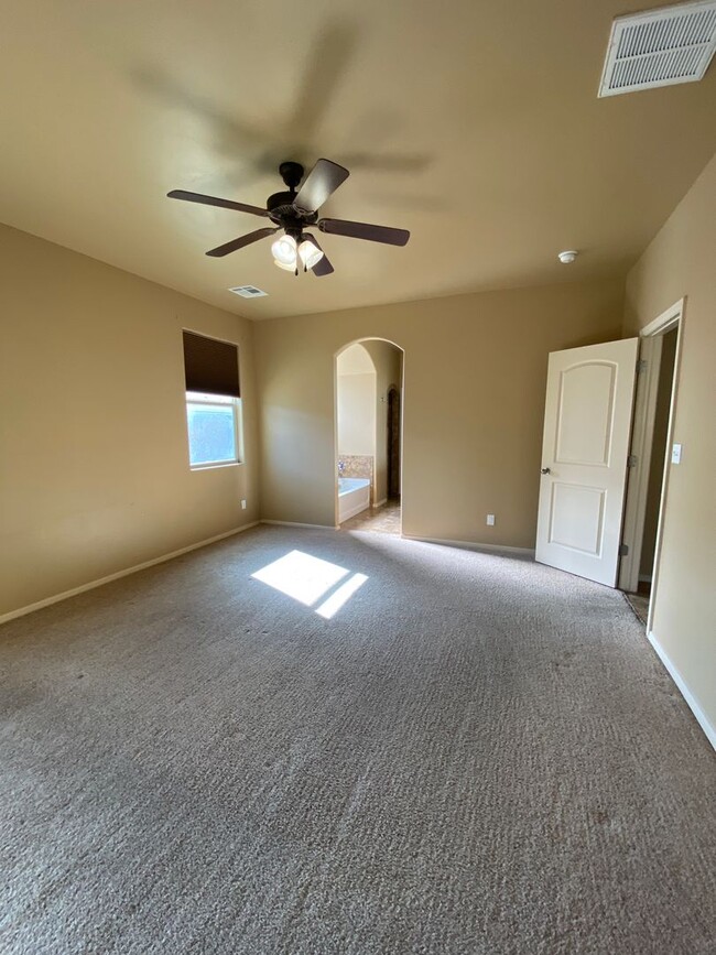 Building Photo - Gorgeous Home, New Carpet & Great Location!