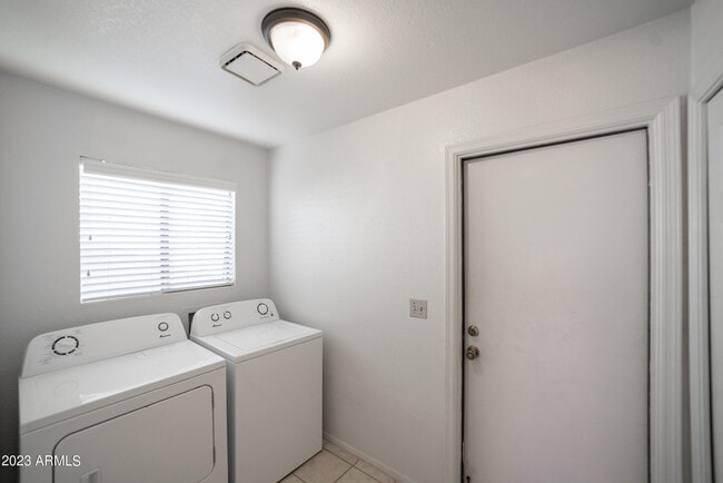 Building Photo - 9210 N 104th Pl
