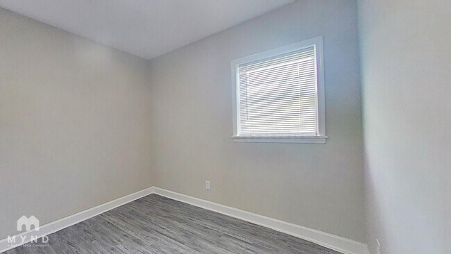 Building Photo - 1006 Longleaf Dr