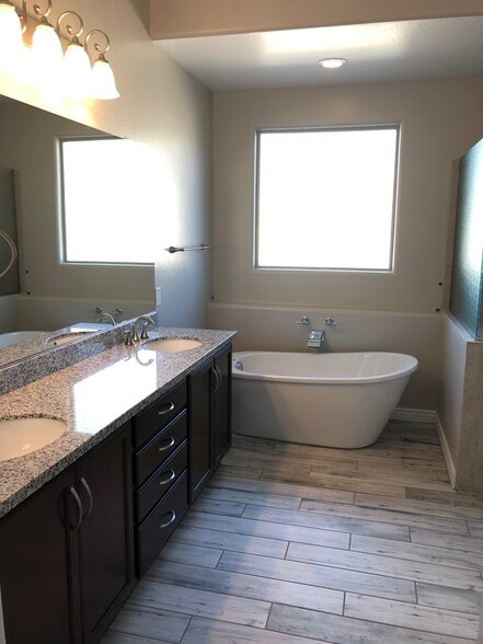 Double Sink in Master Bath - 3550 W Wildwood Dr