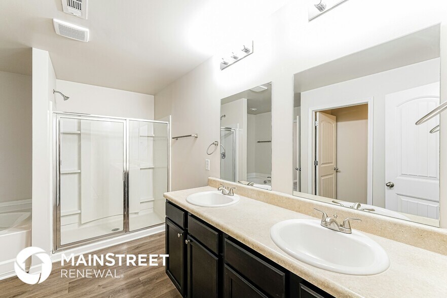 Building Photo - 855 Hawthorn Ln