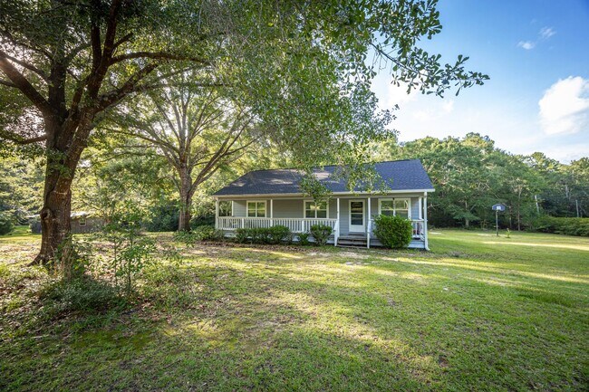 Building Photo - Peaceful Country Living on 2.4 Acres in Saucier