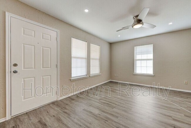 Building Photo - 1704 Tudor Dr