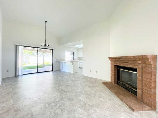 Building Photo - Single Level in Shadowridge w/ A/C!