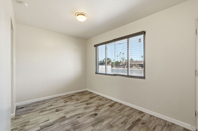 Building Photo - 209 E McMurray Blvd