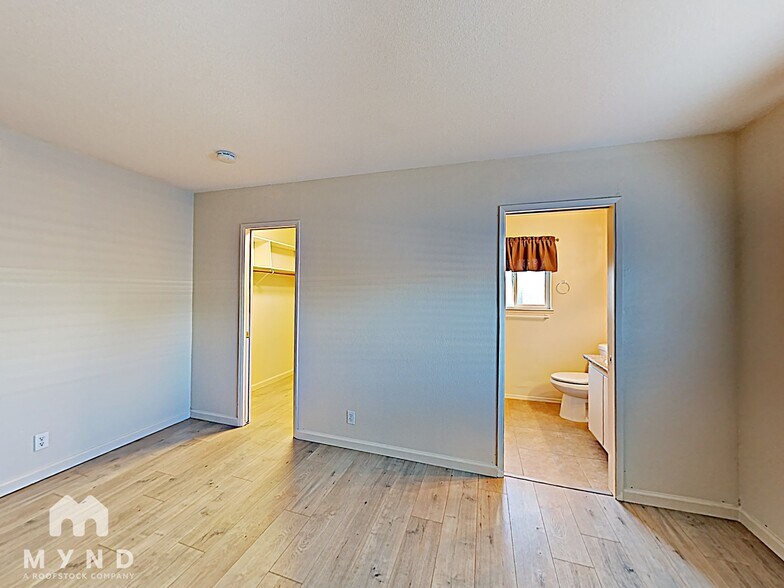 Building Photo - 6955 Greenback Ln
