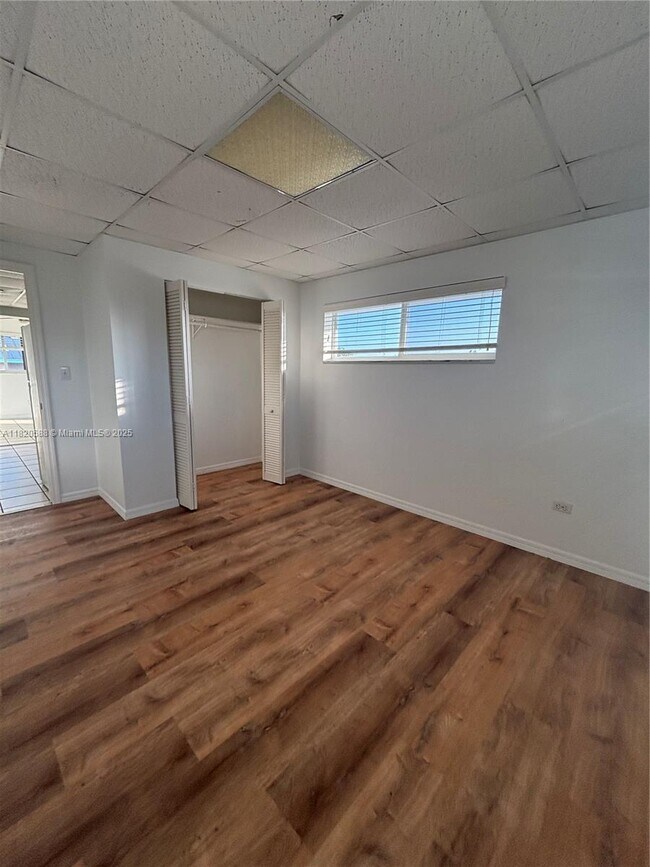 Building Photo - 198 Gulfview Dr