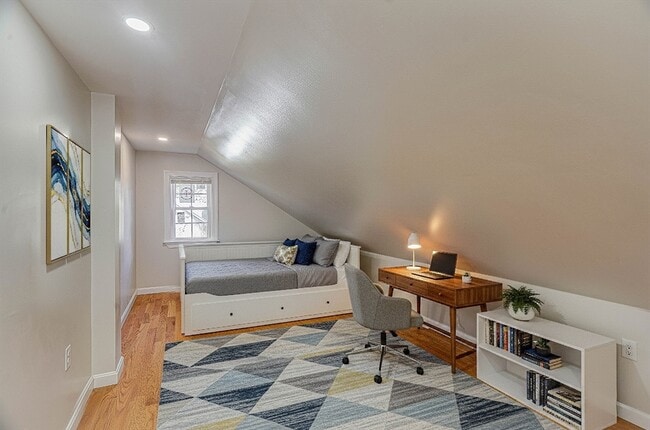 Building Photo - 32 Northey St