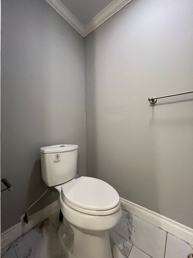 Building Photo - 6526 Ocean Crest Dr