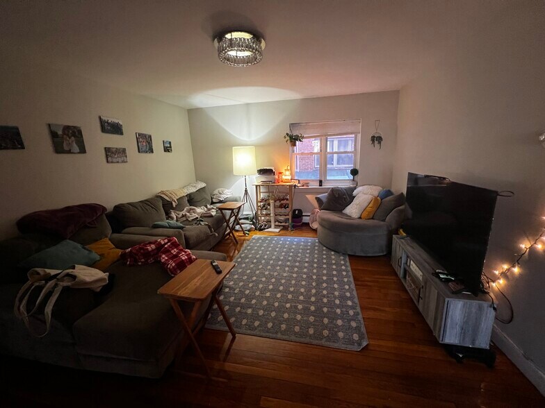 Building Photo - 63 Selkirk Rd