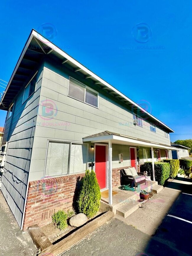 Building Photo - Delightful One-Bedroom + Office Near Idlew...