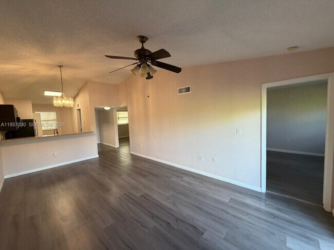 Building Photo - 9971 Nob Hill Pl