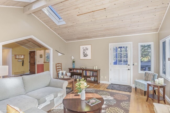 Building Photo - 3 br, 2.5 bath House - 3875 The Hideout