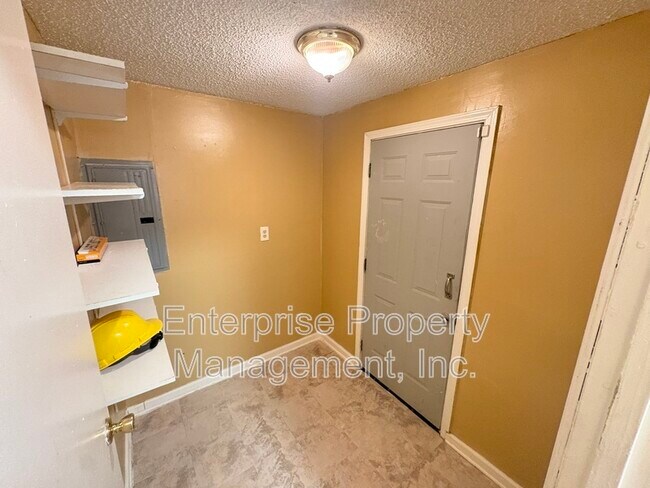 Building Photo - 3182 Casann Cove