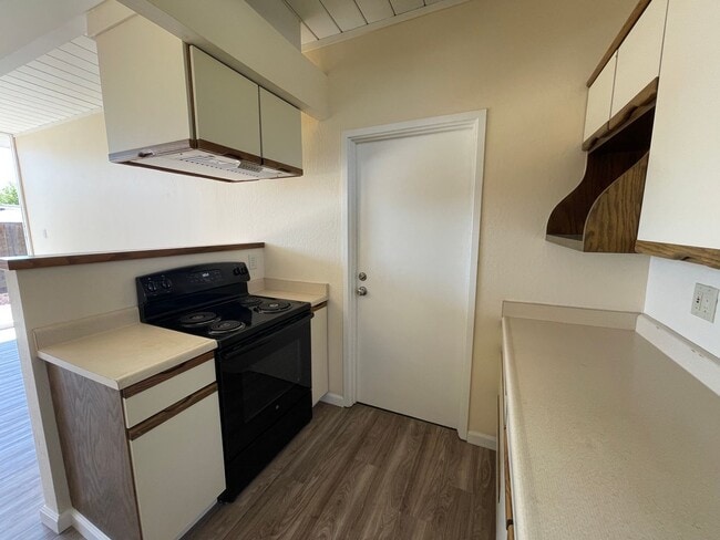 Building Photo - Gorgeous Upgraded Home Available Now!