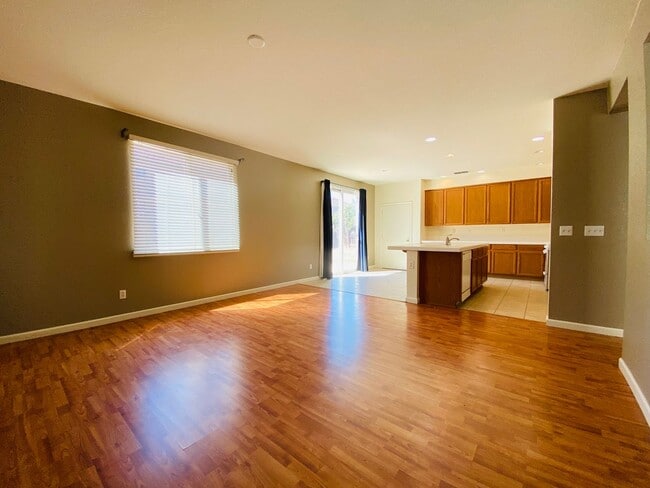 Building Photo - Spacious and Beautiful Home Close to a Huge Park