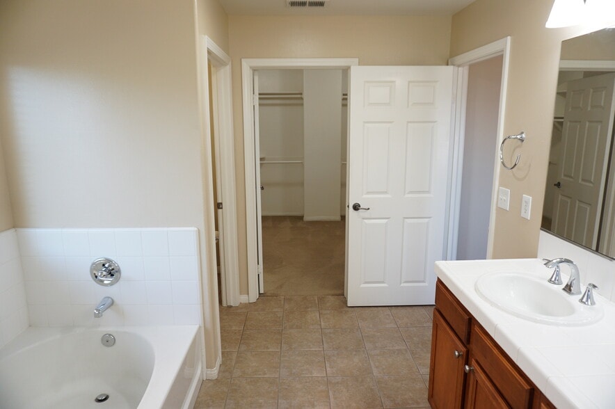 Building Photo - 11855 Birch Grove Ln