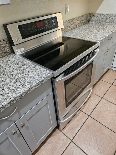 Building Photo - 9628 N 13th St