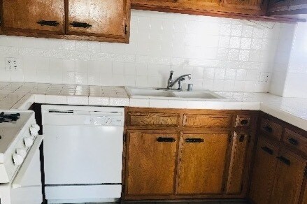 New Gas and Hood not pictured here. - 722 Raleigh St