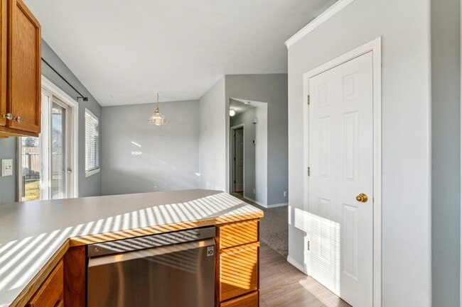 Building Photo - 7557 Arlington Dr