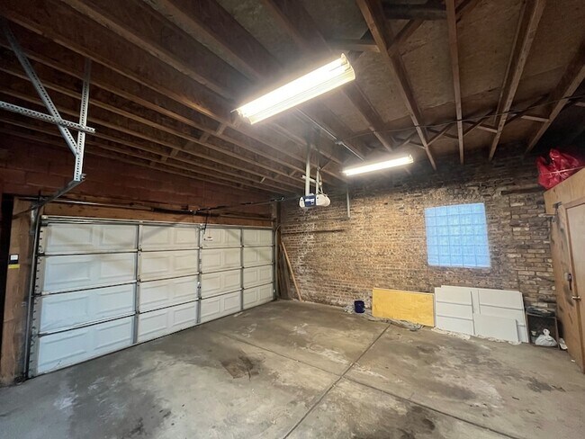 Building Photo - 2558 W Haddon Ave