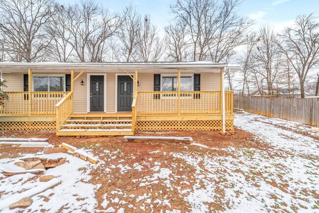 Building Photo - 411 Cherokee Heights Dr