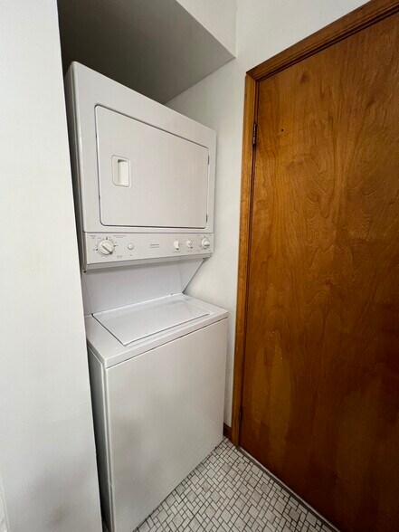 Building Photo - 625 S 19th St