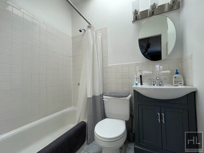 Building Photo - 203 BERKELEY PLACE 4R