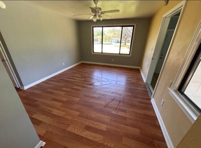 Building Photo - 5565 Minosa Cir E