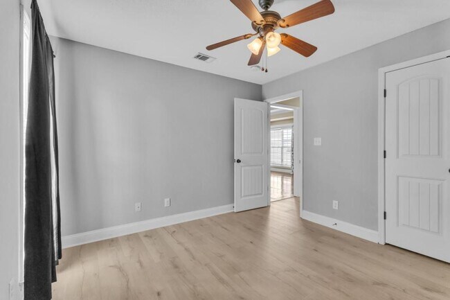 Building Photo - 5073 Branch Point Dr