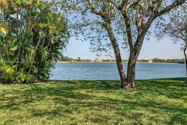 Building Photo - 347 Ives Dairy Rd