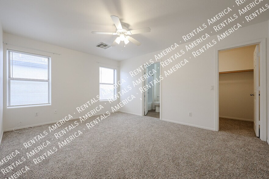 Building Photo - 1295 E Leaf Rd