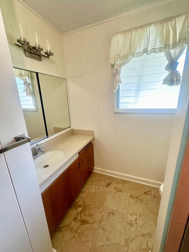 Building Photo - 3313 Manoa Rd