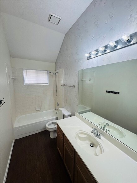 Building Photo - 1217 Buckeye Dr