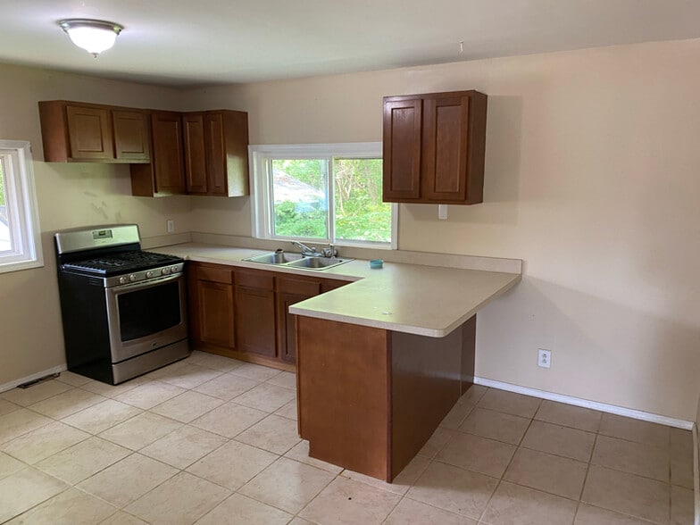 Building Photo - 4232 State Park Dr