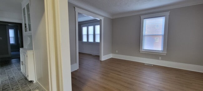 Building Photo - 68 E James St