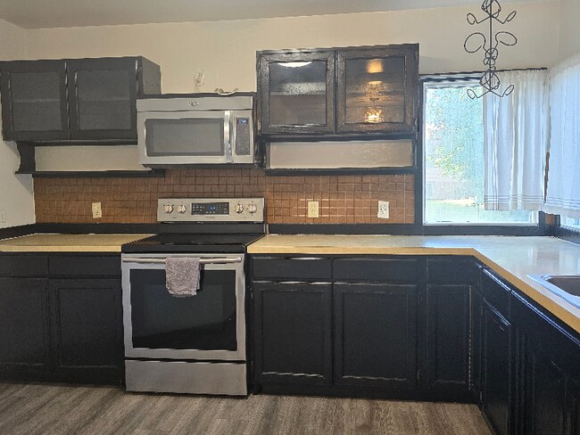 Building Photo - 2615 Silver Blvd