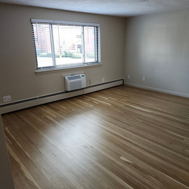 Building Photo - 80 Charlesbank Way