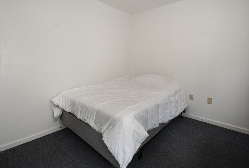 Building Photo - 305 Dryden Rd