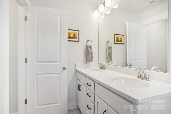 Building Photo - 562 Amalfi Dr