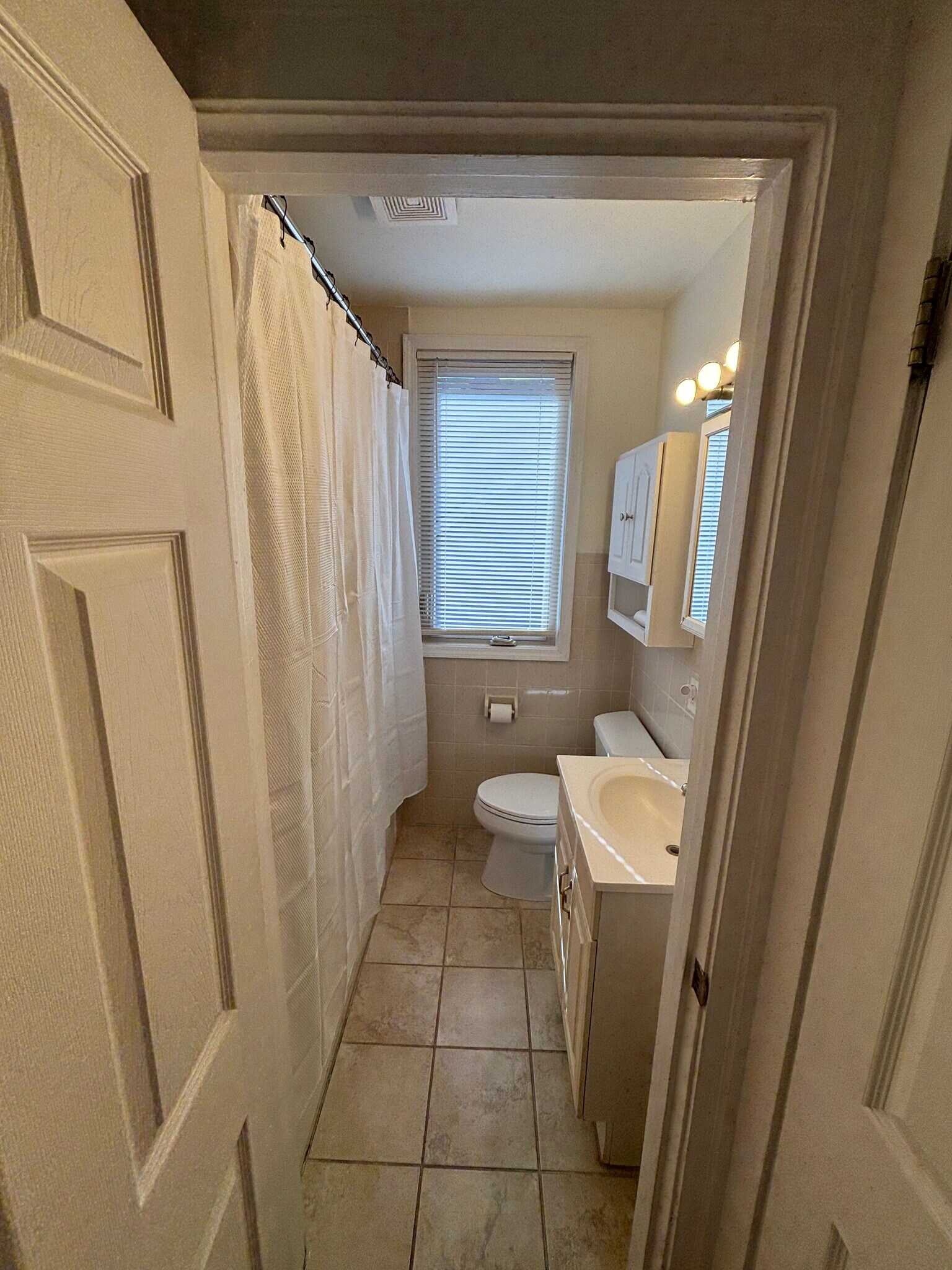 Building Photo - 5844 W 55th St