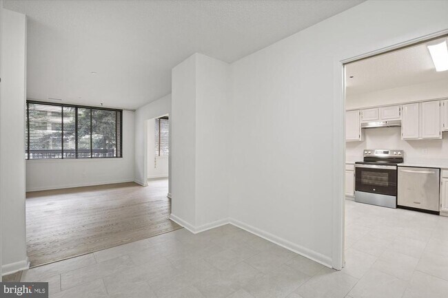 Building Photo - 3709 S George Mason Dr