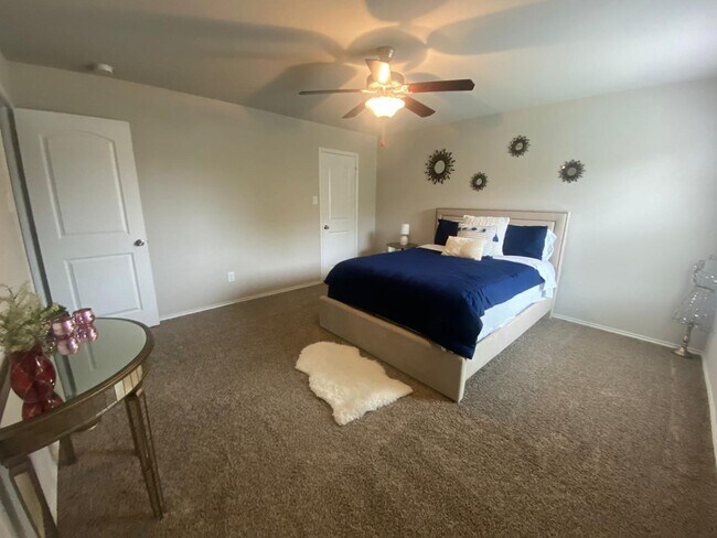 Building Photo - 24207 Oakdale Hls