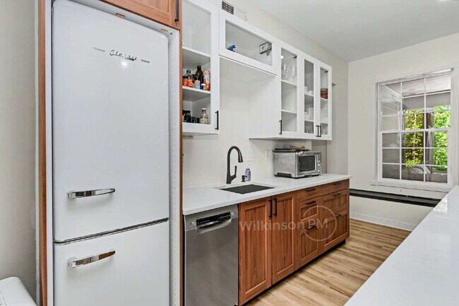 Building Photo - The Finest Furnished Upscale Executive Home, an Exquisite Luxury Rental, in Tega Cay for the Disc...