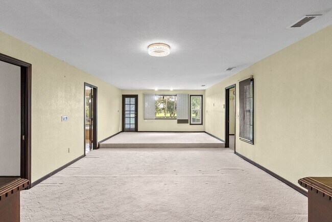 Building Photo - 12311 Kelso Rd