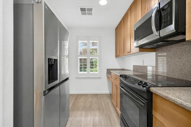 Building Photo - 520 Lunalilo Home Rd